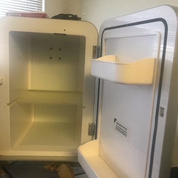 Brookstone mini fridge hot and cold - Picture 7 of 14